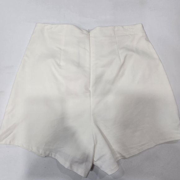Superdown Alyssa Wrap Skort in White - Picture 6 of 10